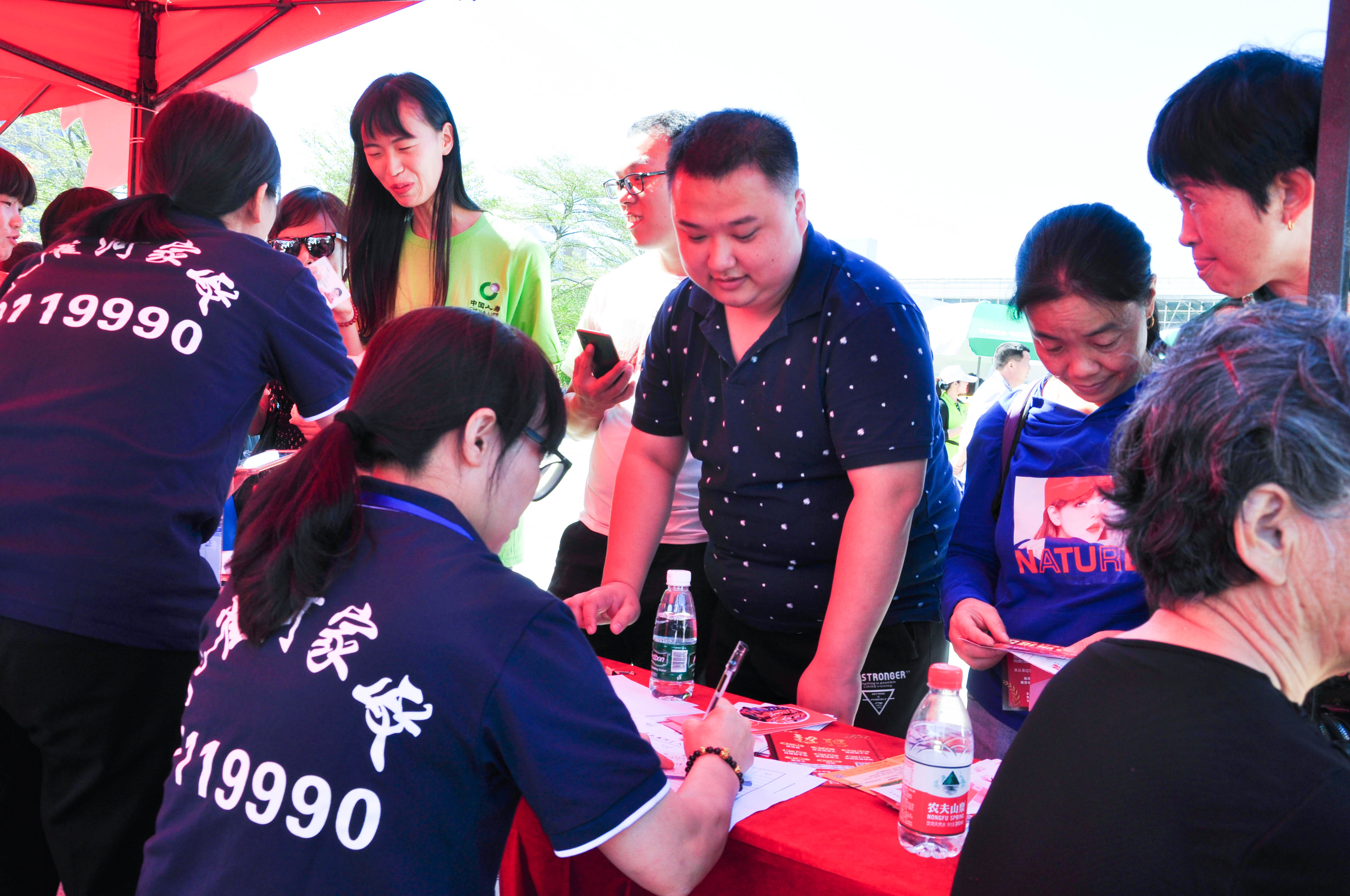 �g��Ц�Z��һ����ʮ�˰���ˇ�R�ψ�������ȸ�������B�T�е����ü�����(ji��)